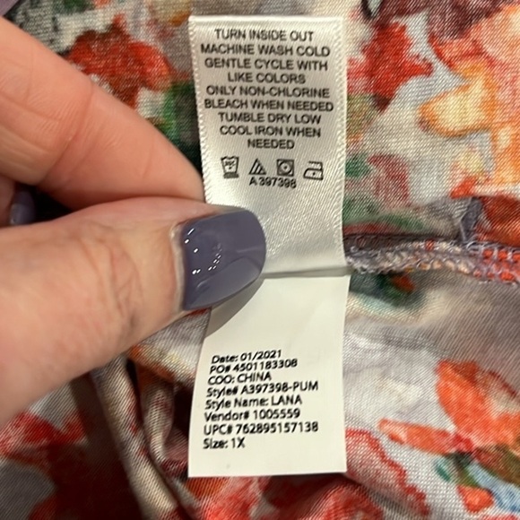 LOGO by Lori Goldstein QVC multi color floral 3/4 sleeve top size 1X - Picture 8 of 8